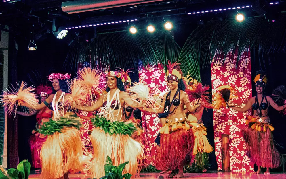 Paul Gauguin Cruises MS Paul Gauguin Le Grand Salon Entertainment 4 ©Paul Gauguin Cruises.jpg